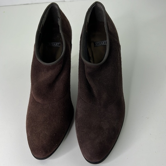 Stuart Weiztman Brown Suede Slip on Kitten heel Bootie - Picture 3 of 10